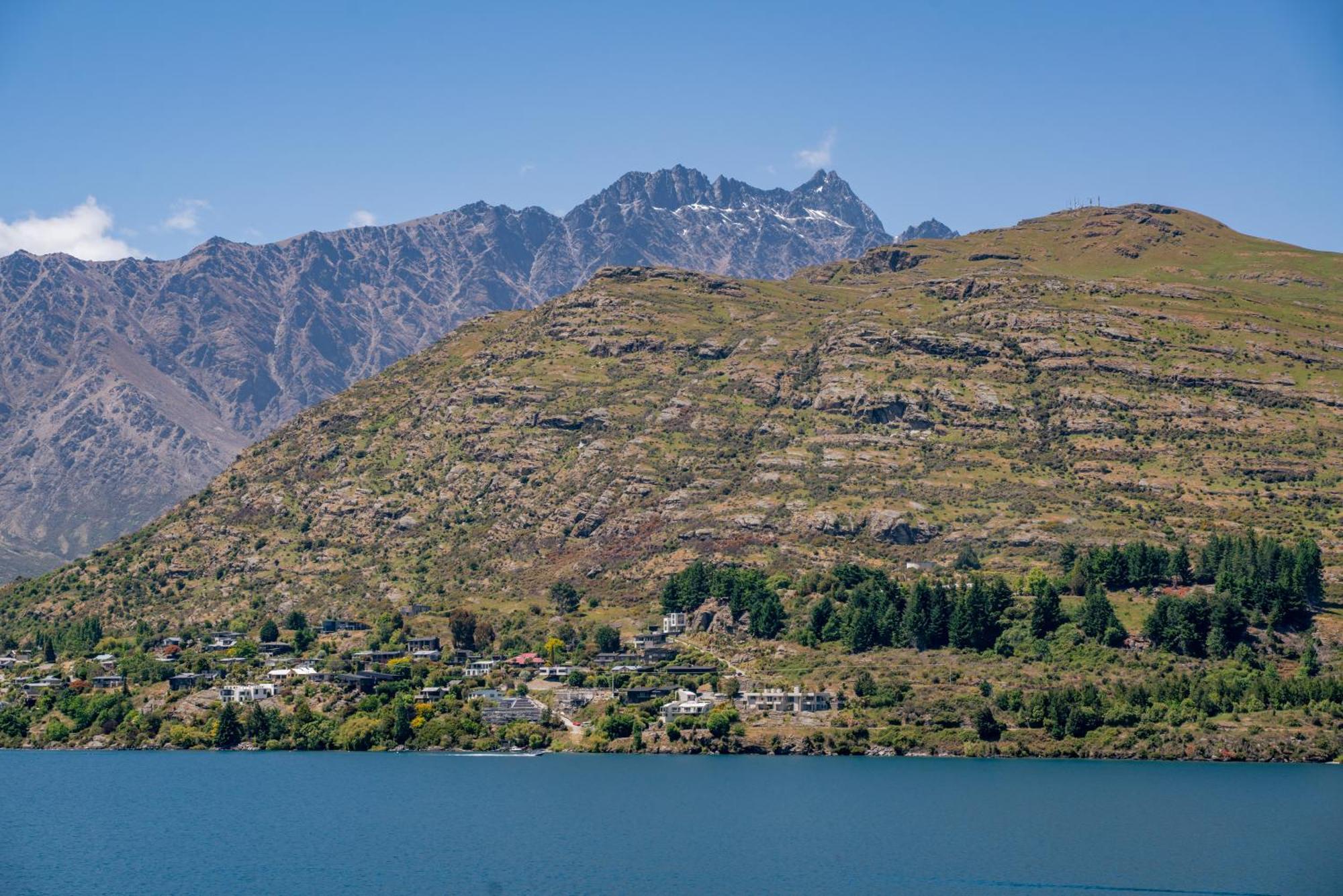 Lakefront Living At Remarkables Retreat - Eight Queenstown Bagian luar foto