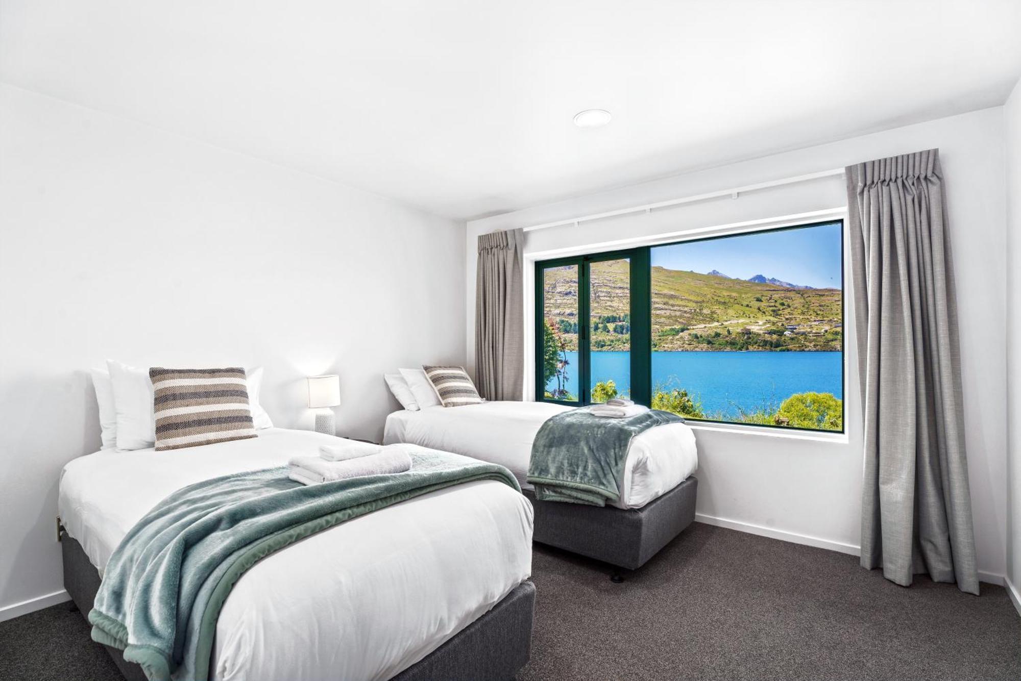 Lakefront Living At Remarkables Retreat - Eight Queenstown Bagian luar foto