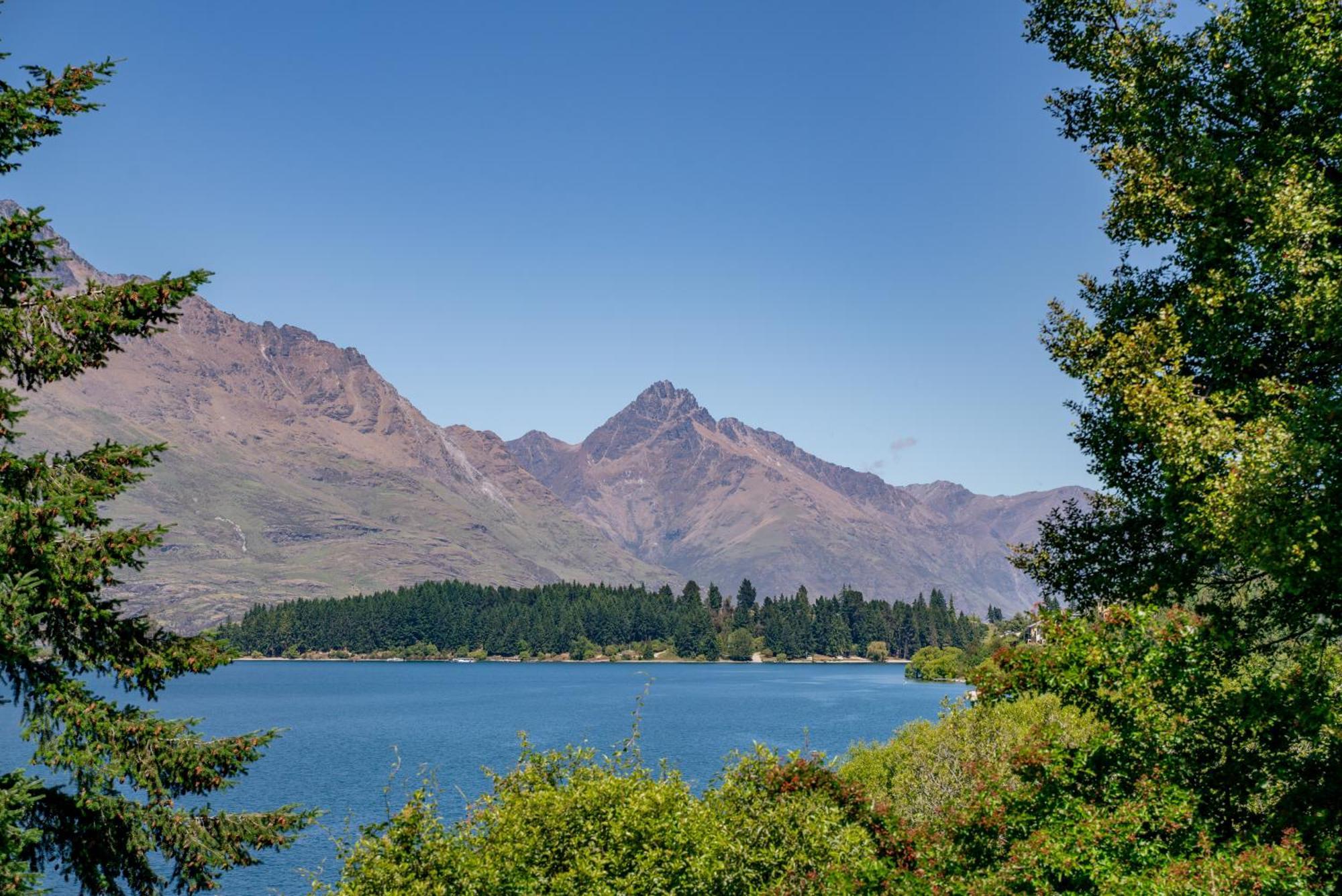 Lakefront Living At Remarkables Retreat - Eight Queenstown Bagian luar foto