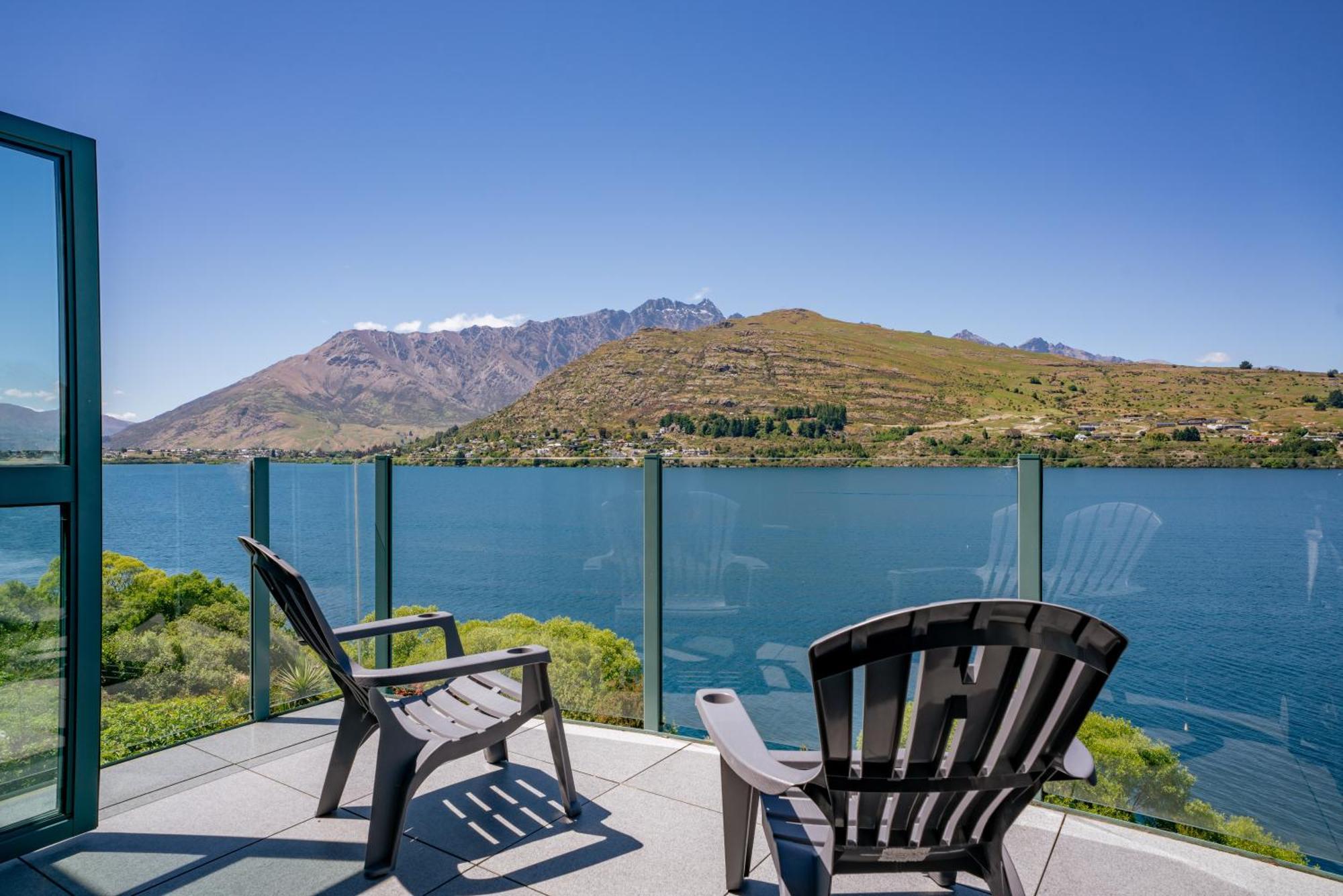 Lakefront Living At Remarkables Retreat - Eight Queenstown Bagian luar foto