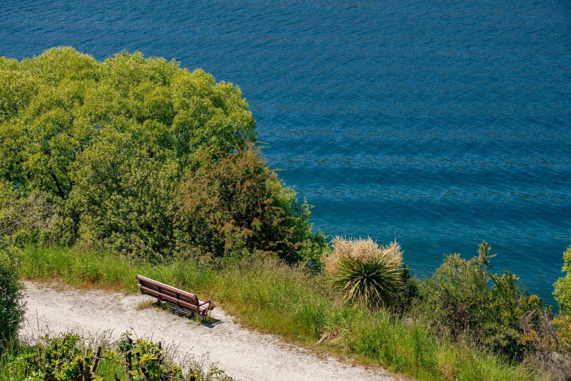 Lakefront Living At Remarkables Retreat - Eight Queenstown Bagian luar foto