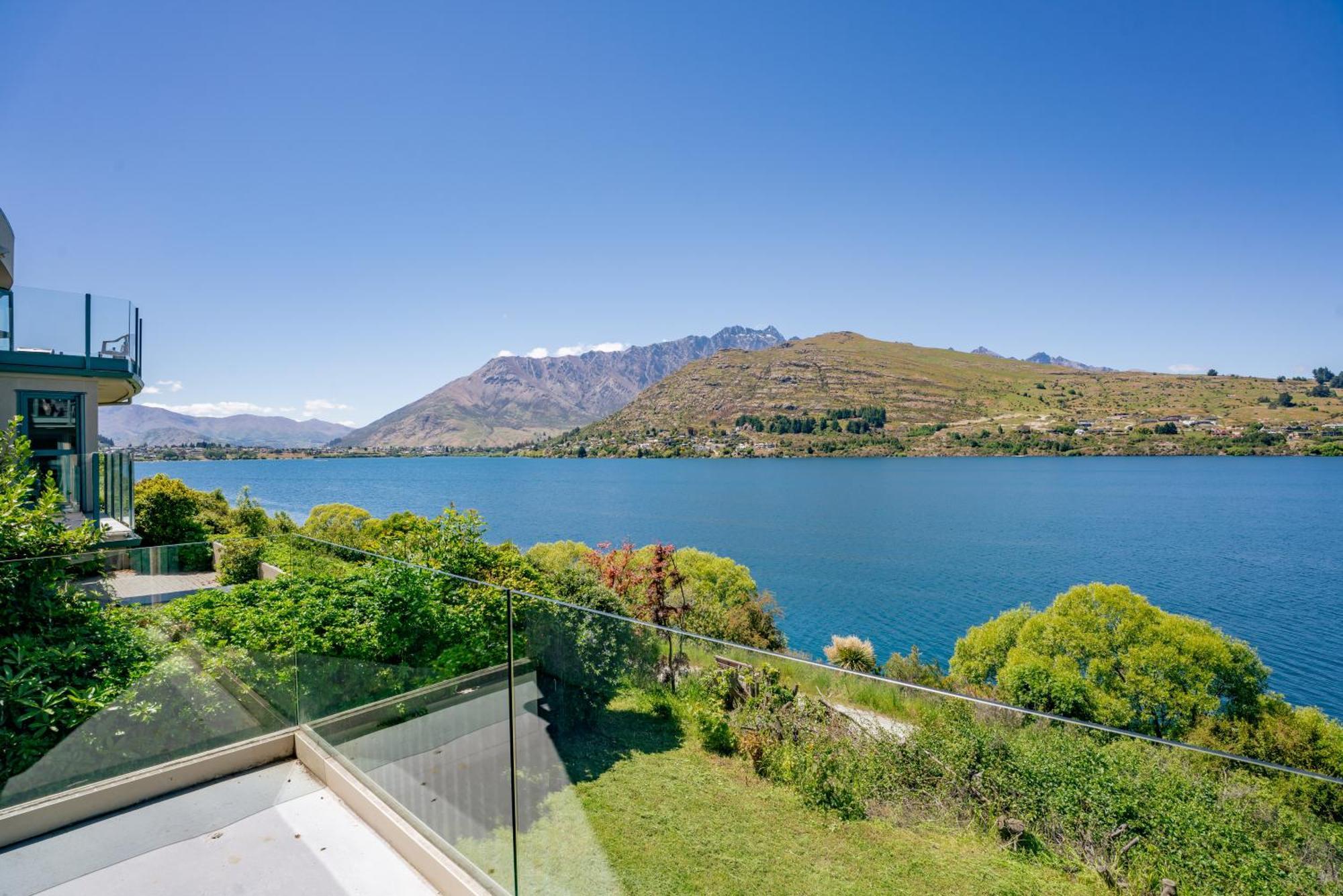 Lakefront Living At Remarkables Retreat - Eight Queenstown Bagian luar foto